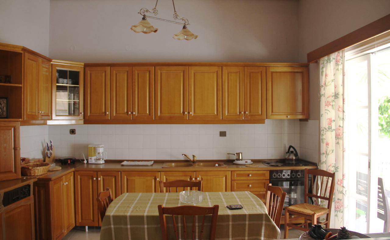 Family House Appartement Kalamáta Buitenkant foto
